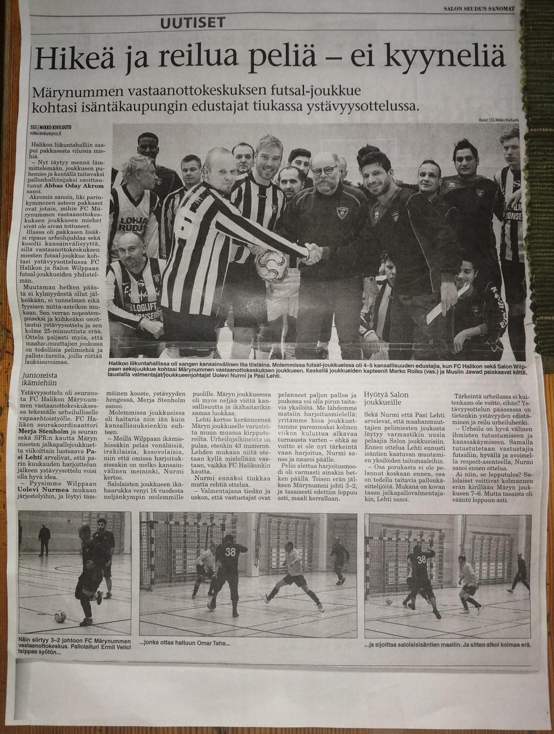 Lehtiartikkeli Märynummen vastaanottokeskuksen futsal-joukkueesta.